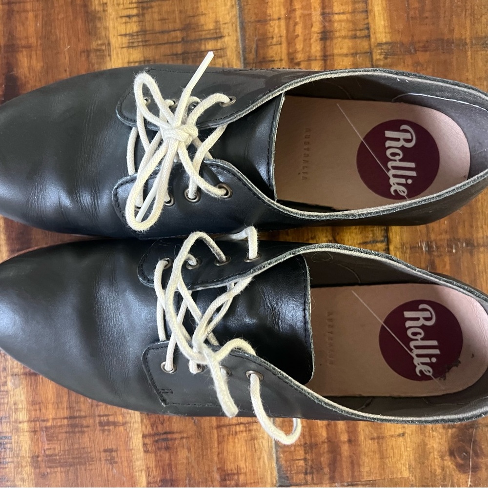 Black Leather Flats with Minimalist Design